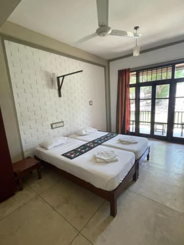 Serein Beach Hotel Tangalle Buitenkant foto