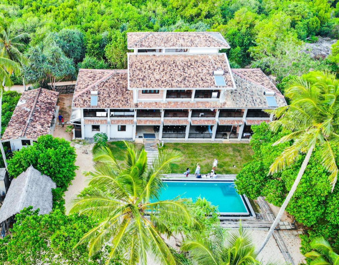 Serein Beach Hotel Tangalle Buitenkant foto